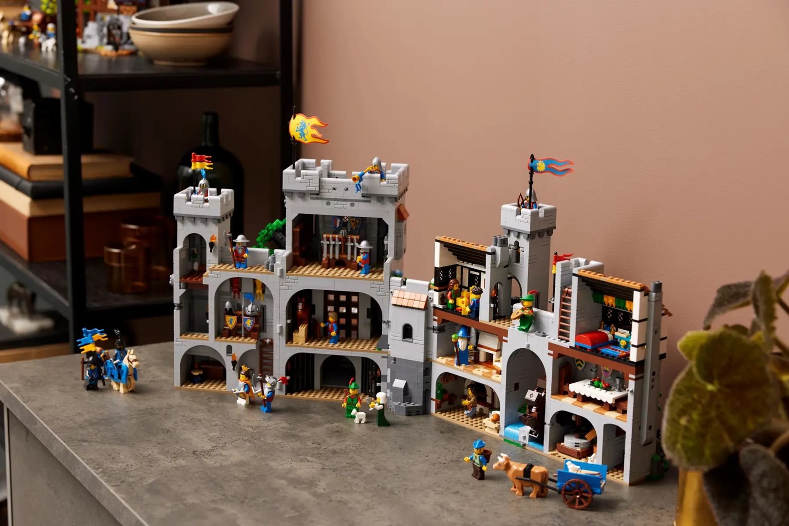 Set LEGO Lion Knights' Castle, kështjellë mesjetare, ndërtim modular, shumëngjyrësh