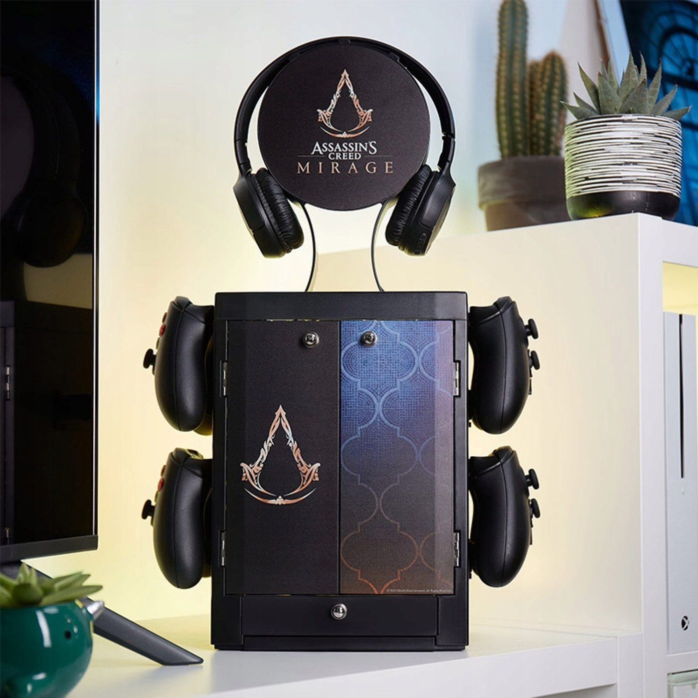 Dollap gaming Assassin's Creed Mirage Numskull, për 10 lojëra, me mbajtëse kufjesh, shumëngjyrësh