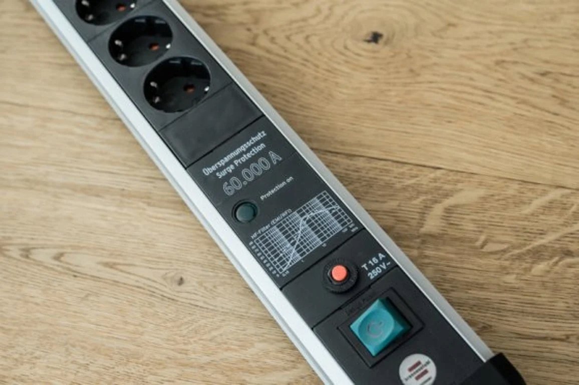 Shirit me mbrojtje nga mbingarkesa Brennenstuhl Premium Protect Line 1391010601, 6 dalje, argjendtë e zi