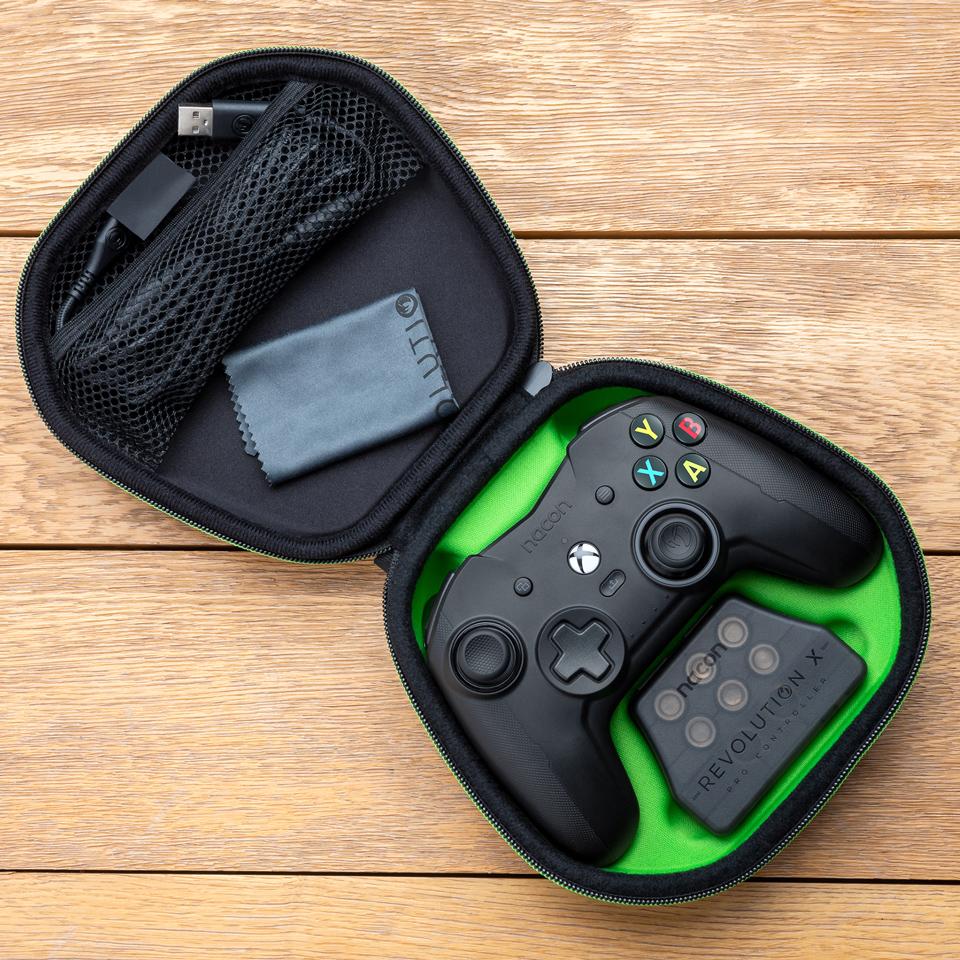 Kontroller Nacon Revolution X Pro, me kabllo, i zi