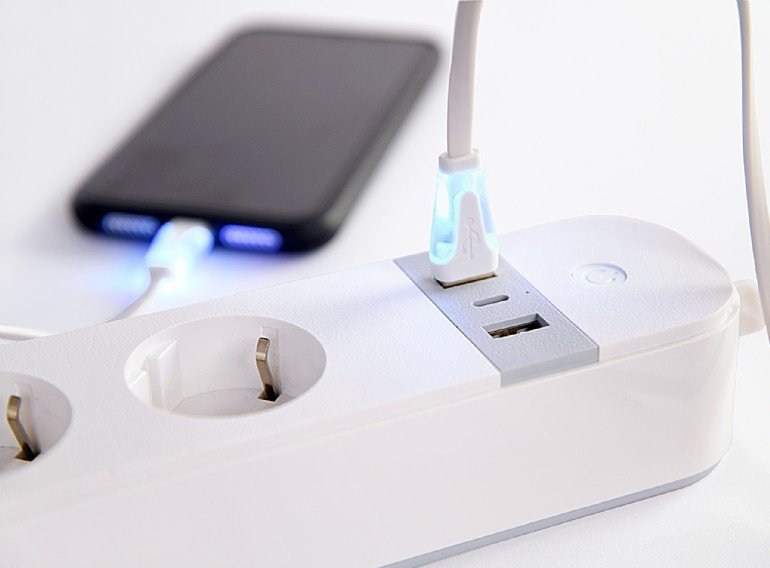 Prizë inteligjente Gembird Smart Power Strip Tuya, 4xDE, 2xUSB A 1xUSB C, e bardhë