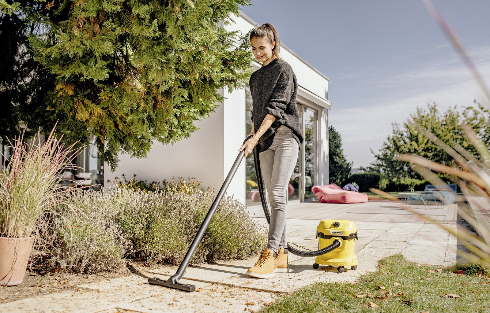 Fshesë me ujë dhe pluhur Karcher WD 2 Plus V 12 4 18 C, 1000W, depozitë 12L, e verdhë