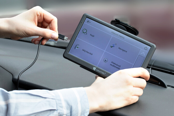 Navigacion për veturë Navitel E700