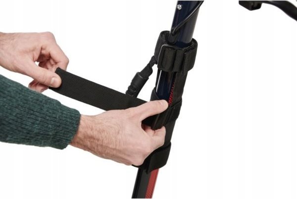 Rrip mbajtës për trotinet elektrik Cellularline Newrban, dorezë ergonomike, rripa të rregullueshëm, i zi