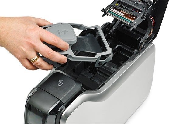 Печатач за пластични картички Zebra ZC300, двострано печатење, 300 dpi, USB LAN