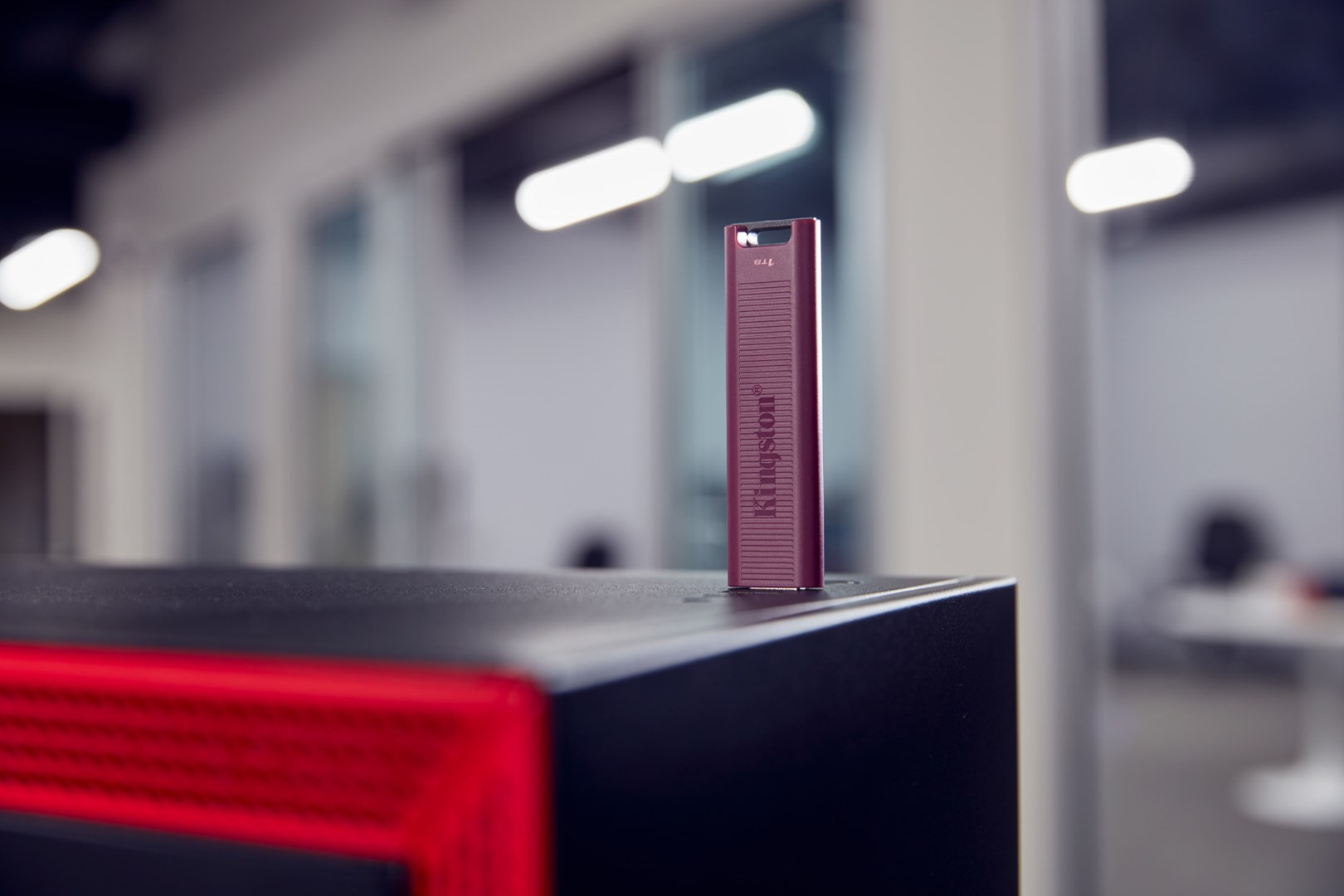 USB Kingston DataTraveler Max - 1TB, i kuq