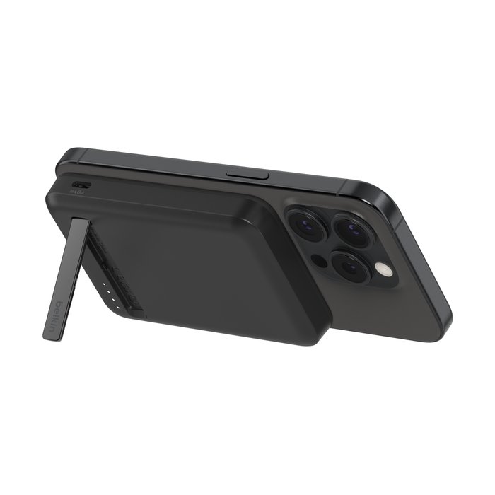 Karikues portativ Belkin BoostCharge Pro, 5000mAh, Qi2 MagSafe, me stendë, i zi