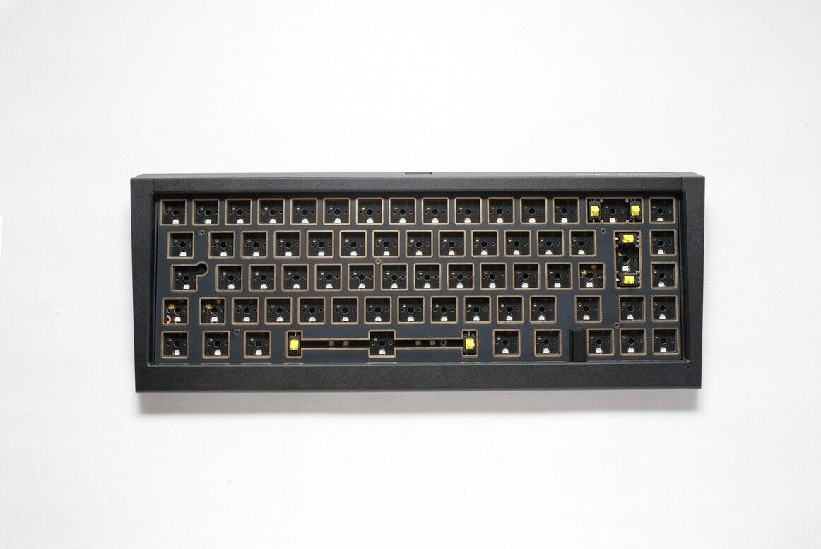Tastierë mekanike Ducky Project D Outlaw65 Barebone, 65%, RGB, e zezë