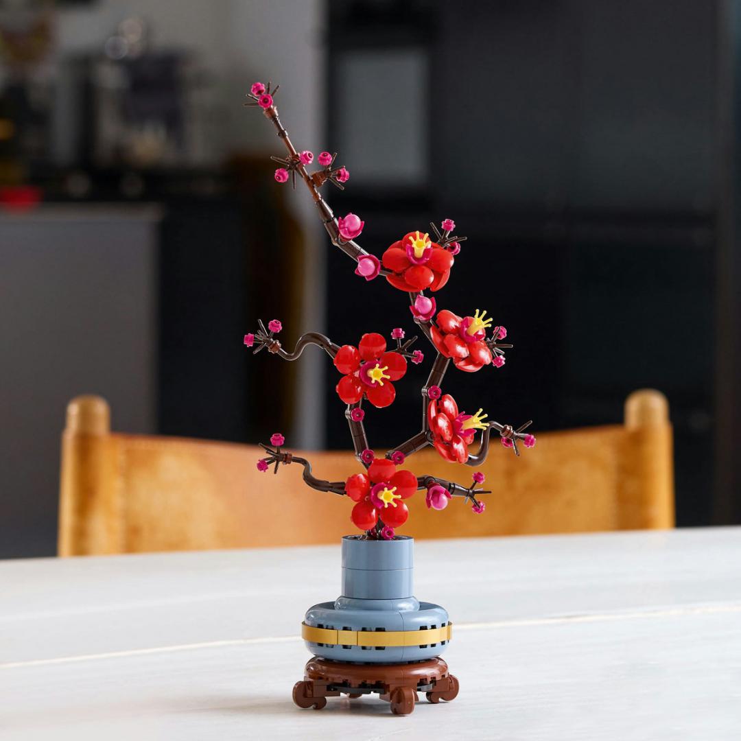Set LEGO Icons Plum Blossom, dekorativ për të rritur, model lule kumbulle, shumëngjyrësh
