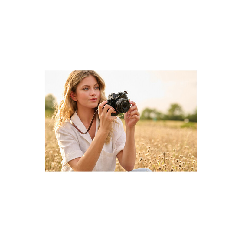 Nikon Zf kit with 40mm SE + Smallrig Grip