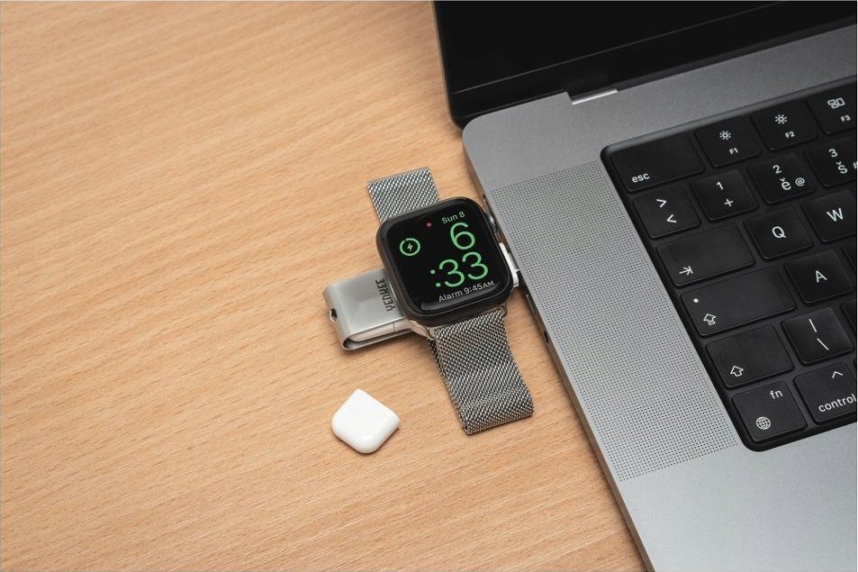Karikues për Apple Watch Yenkee YAC 5001, magnetik, i bardhë