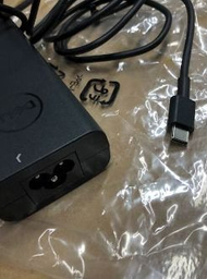 Ngarkues laptopi Dell 65W USB C, prizë UK, i zi
