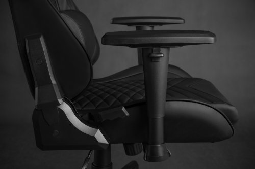 Karrige SENSE7 Spellcaster, e zezë