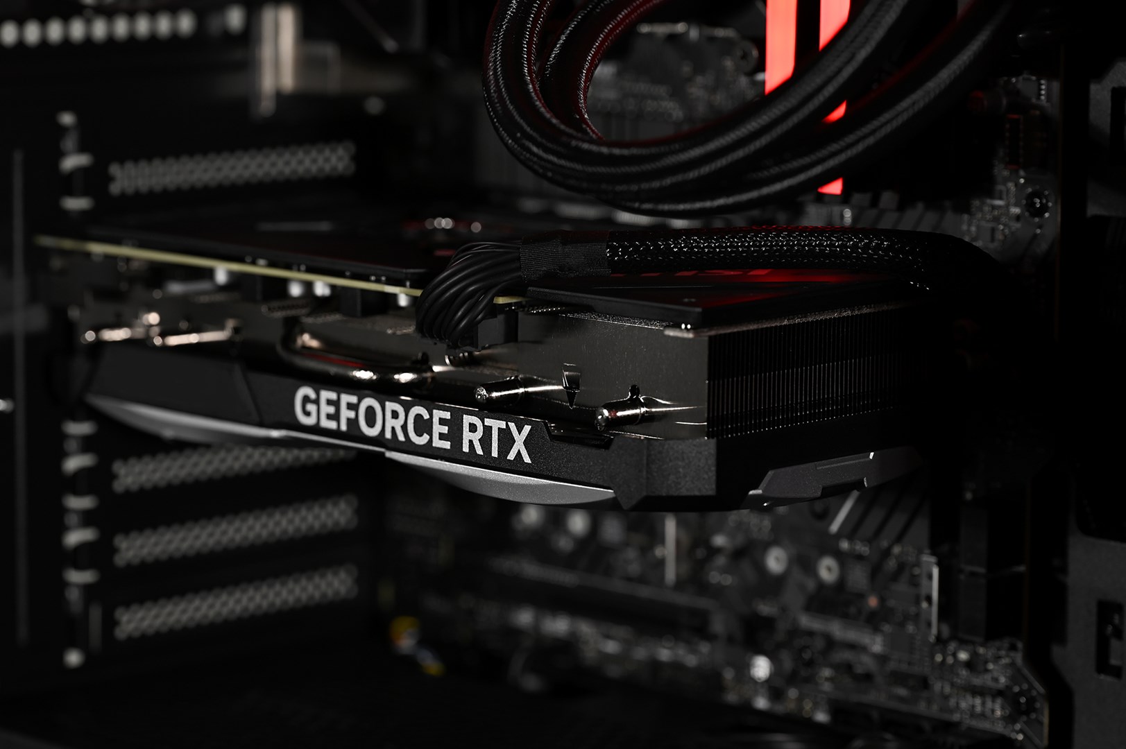 Kompjuter Actina, Ryzen 9 7900X3D, 32GB DDR5, 2TB SSD, RTX 4080 SUPER, i zi