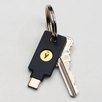 USB-C YubiKey 5C NFC, e zezë