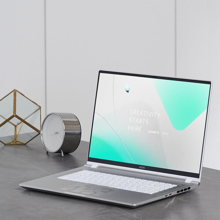 Laptop GIGABYTE AERO 16 OLED (2023), 16", Intel Core i7, 16GB RAM, 1TB SSD, NVIDIA GeForce RTX 4070, i argjendtë