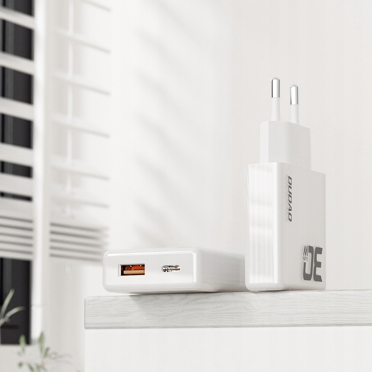 Полнач за мрежа Dudao A30EU GaN, 30W 3A, USB A и USB C, бел