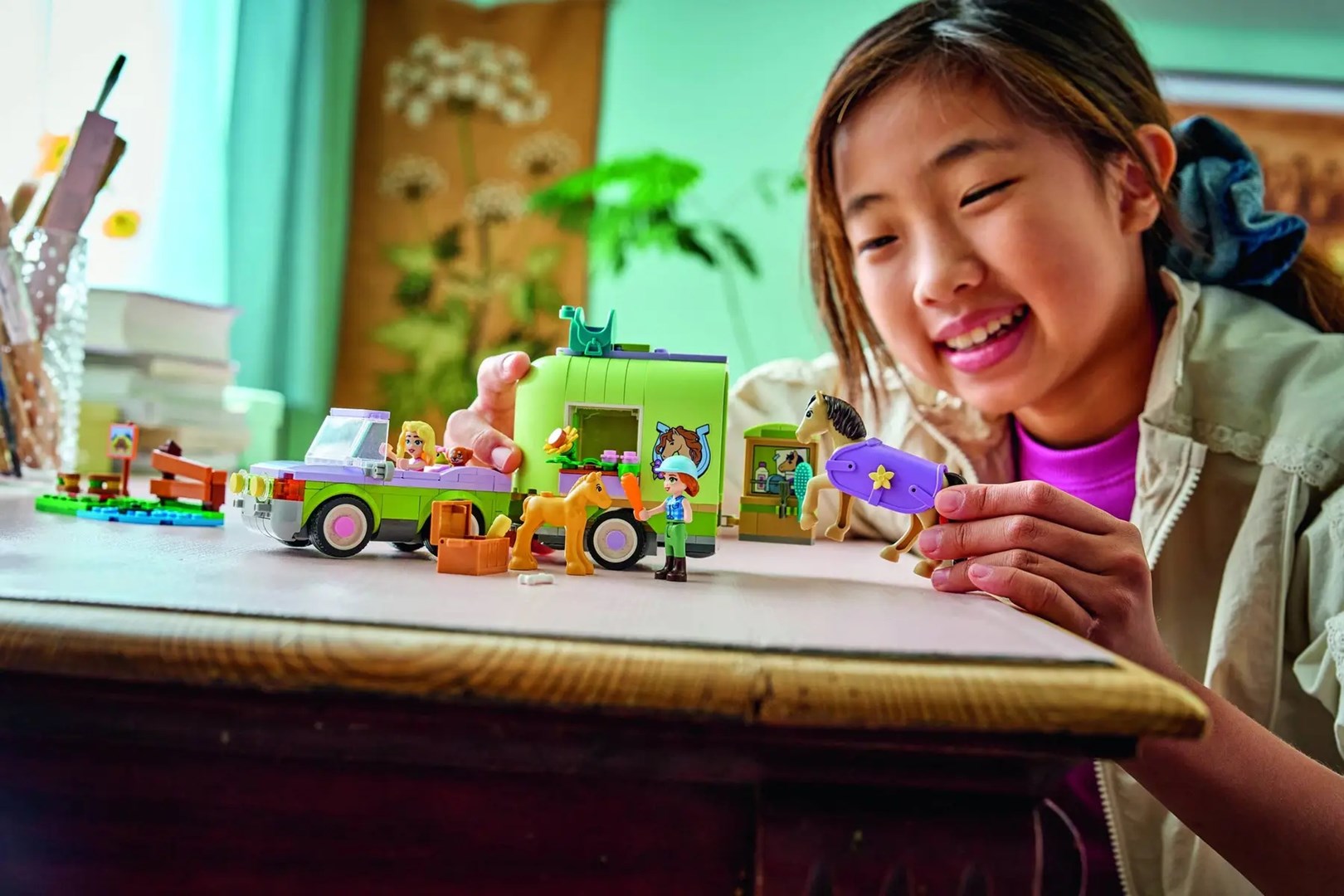 Set lodër LEGO Friends Trailer for Horse and Foal 42695, me rimorkio, për fëmijë