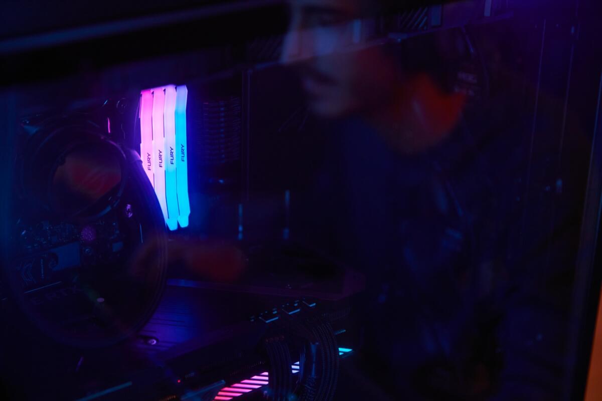 Memorie RAM Kingston FURY Renegade White RGB, 32GB, DDR5, 6000 MT/s, CL32, e bardhë