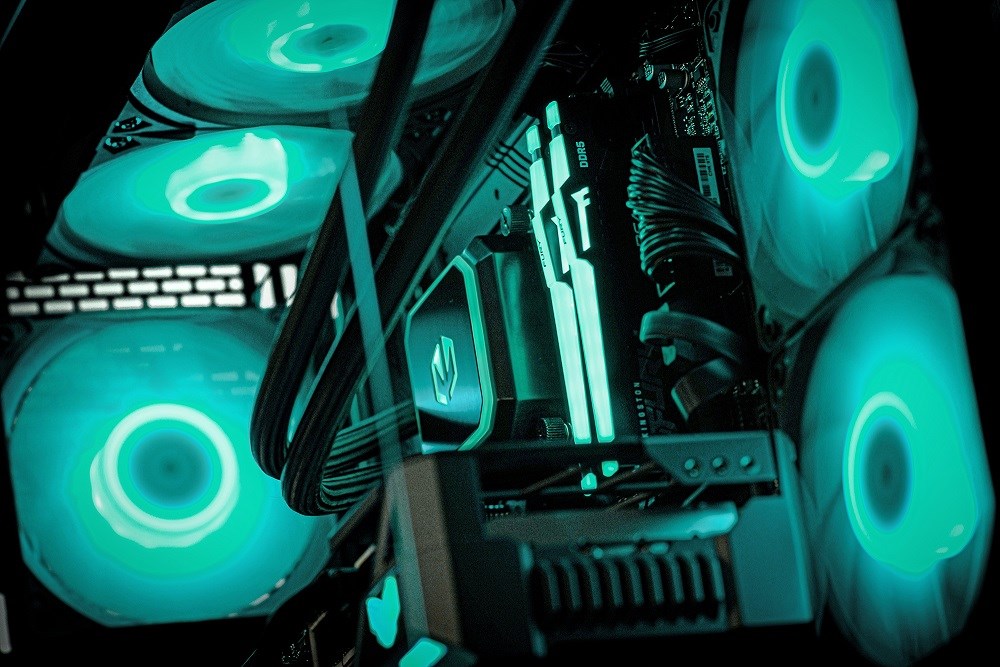 PC gaming Actina GameOn, AMD Ryzen 7 7800X3D, 32GB RAM, 1TB SSD, GeForce RTX 5070, i zi