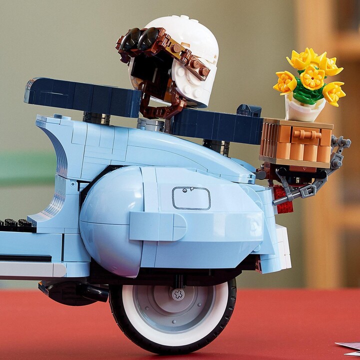 Set LEGO Creator Expert 10298 Vespa 125, 1103 pjesë