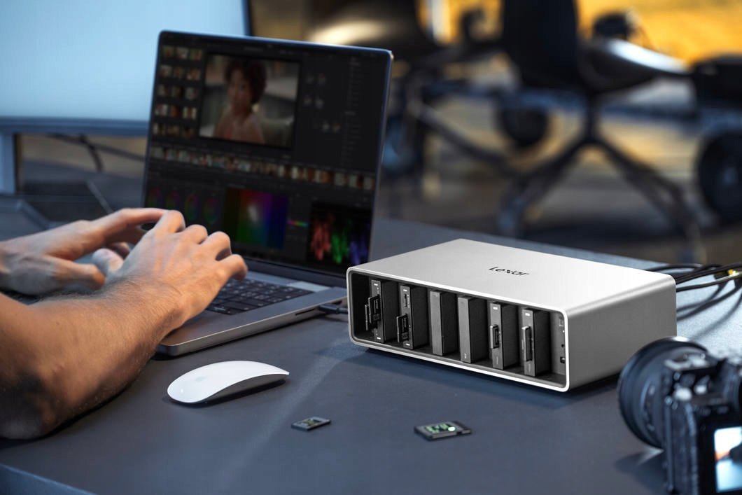 Dok i punës Lexar Professional Workflow 6 Bay, 6 slote, Thunderbolt 4, gri