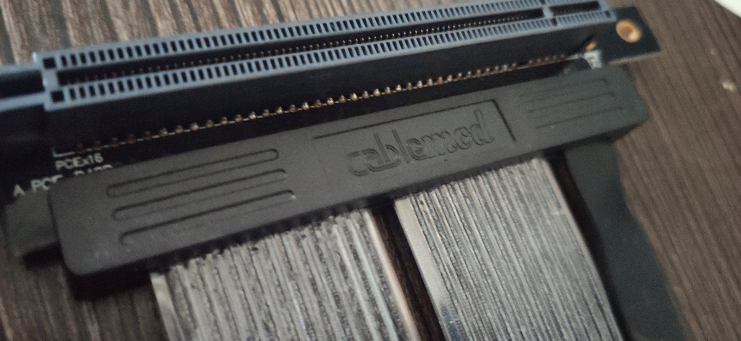 Kабел riser PCIe 4.0 CableMod 300mm, за графичка картичка, црн