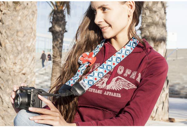 Kllips për kapak objektivi Giveme5 Smile, kompakt, i kuq