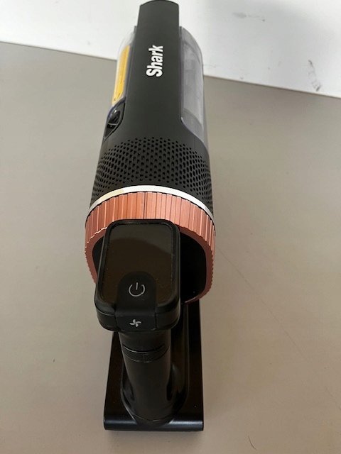 Fshesë me bateri Shark Stratos IZ400EU, 60 min autonomi, depozitë 0.7L, gri