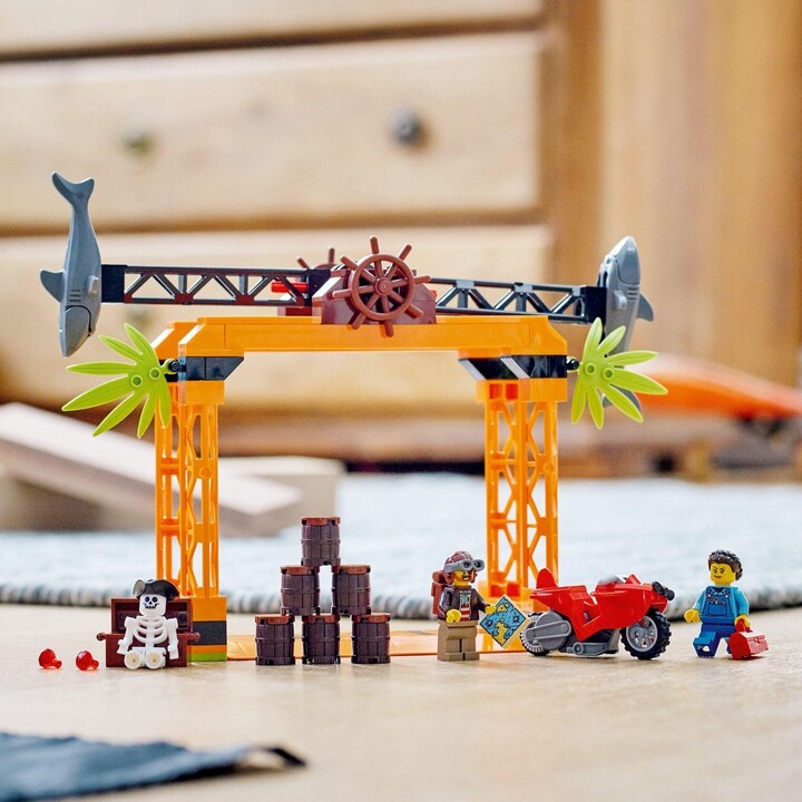 Set lodër LEGO® City 60342 Shark Stunt Challenge, 122 pjesë