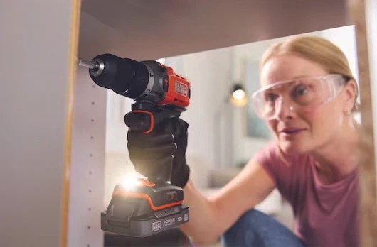 Trapan vidhosës Black+Decker BCD383D2TA, 18V, pa kabllo, me bateri, portokalli