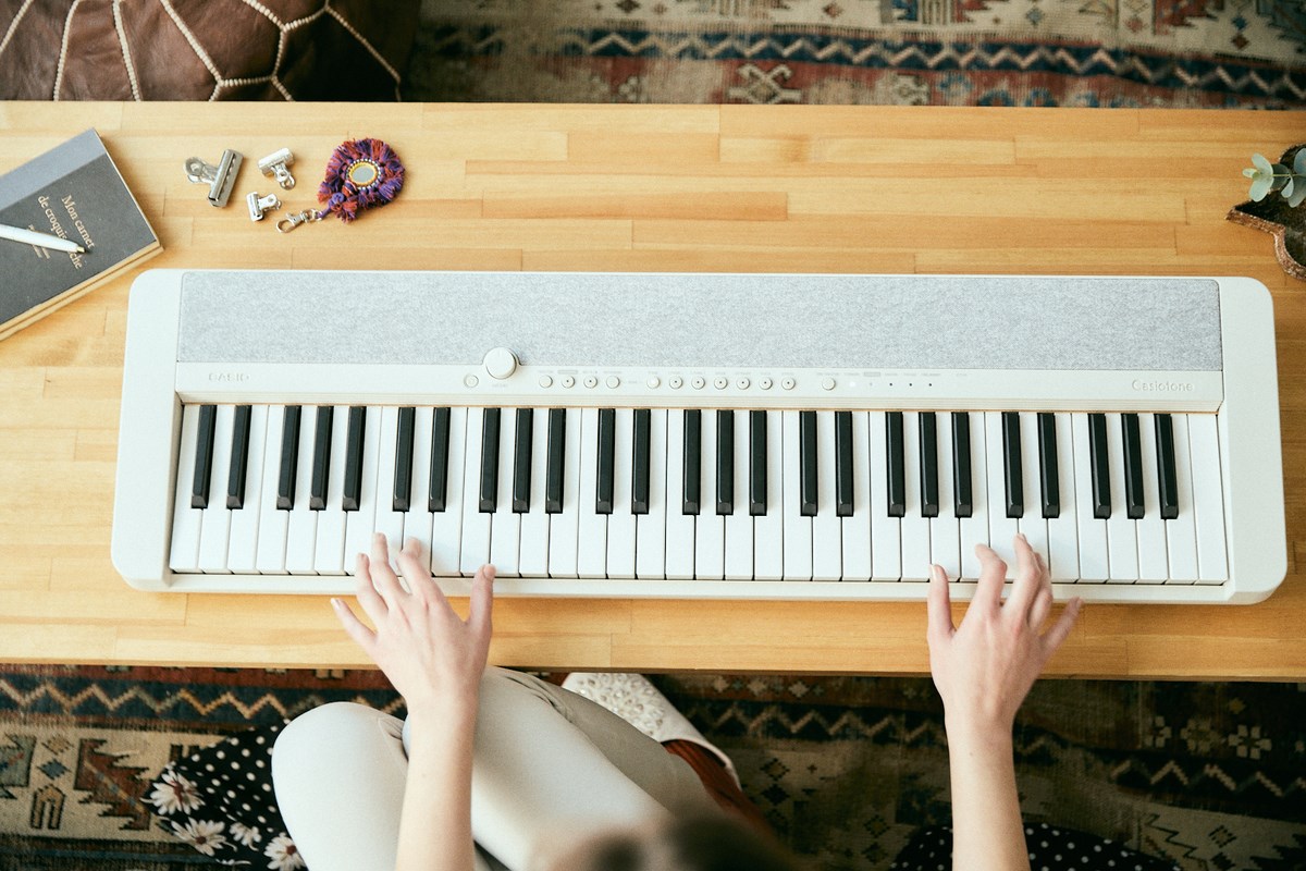 Tastierë Casio Casiotone CTS1, 61 taste, Bluetooth, e bardhë