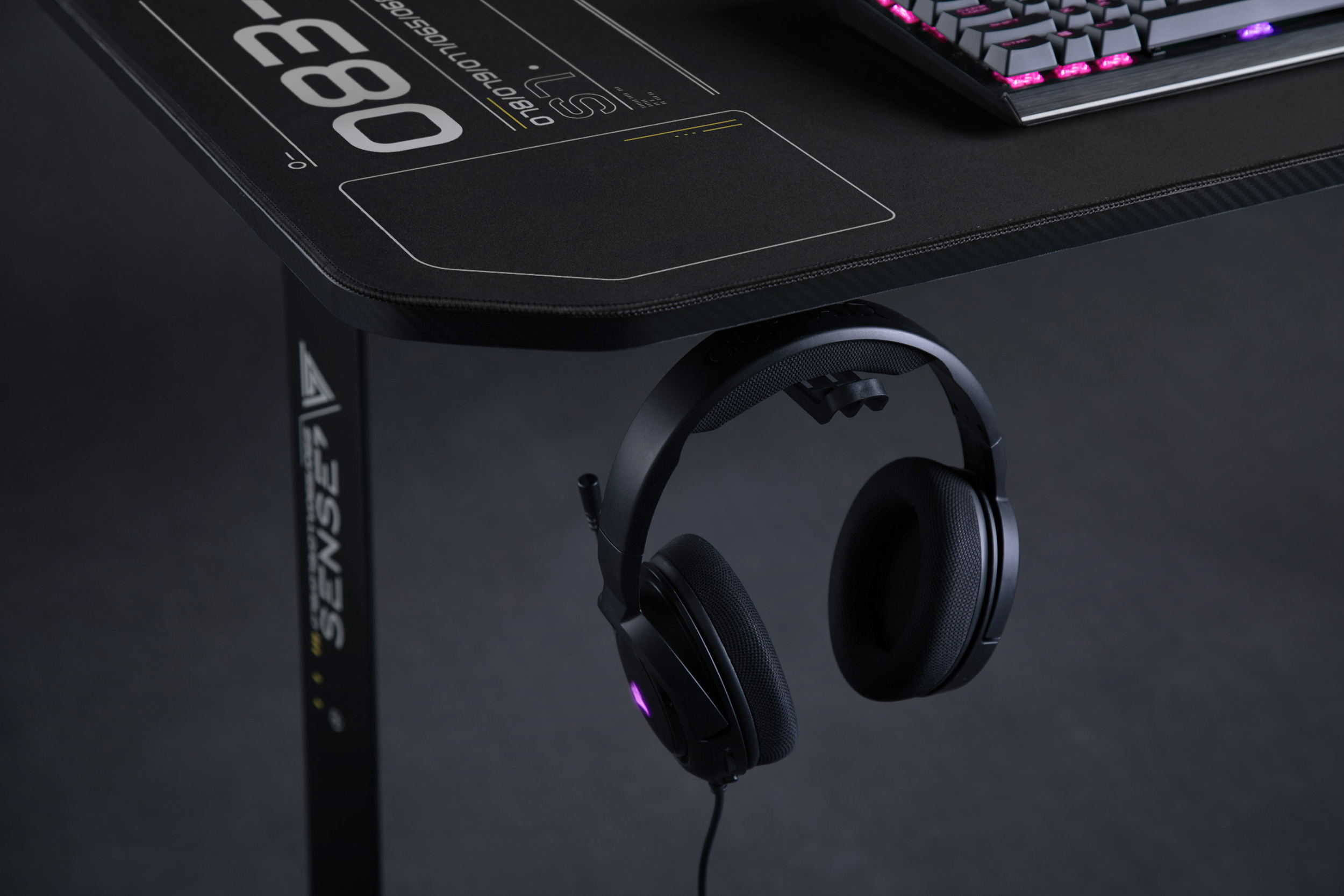 Tavolinë SENSE7 Nomad Cybernetic, 140cm x 60cm, e zezë