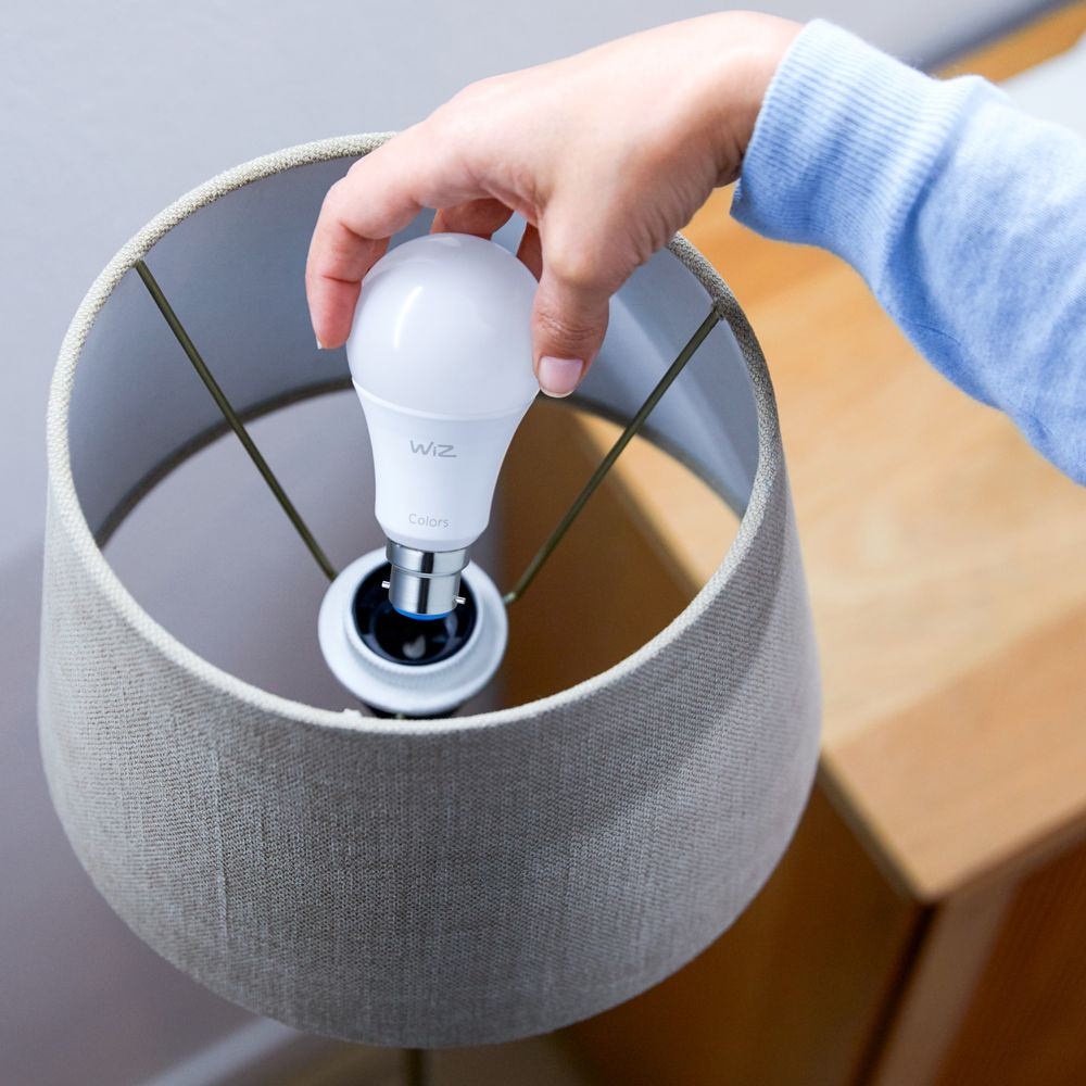 Llambë inteligjente Philips WiZ Colour E27, 60W ekuivalente, WiFi, shumëngjyrëshe