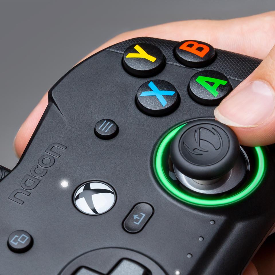 Kontroller Nacon Revolution X Pro, me kabllo, i zi