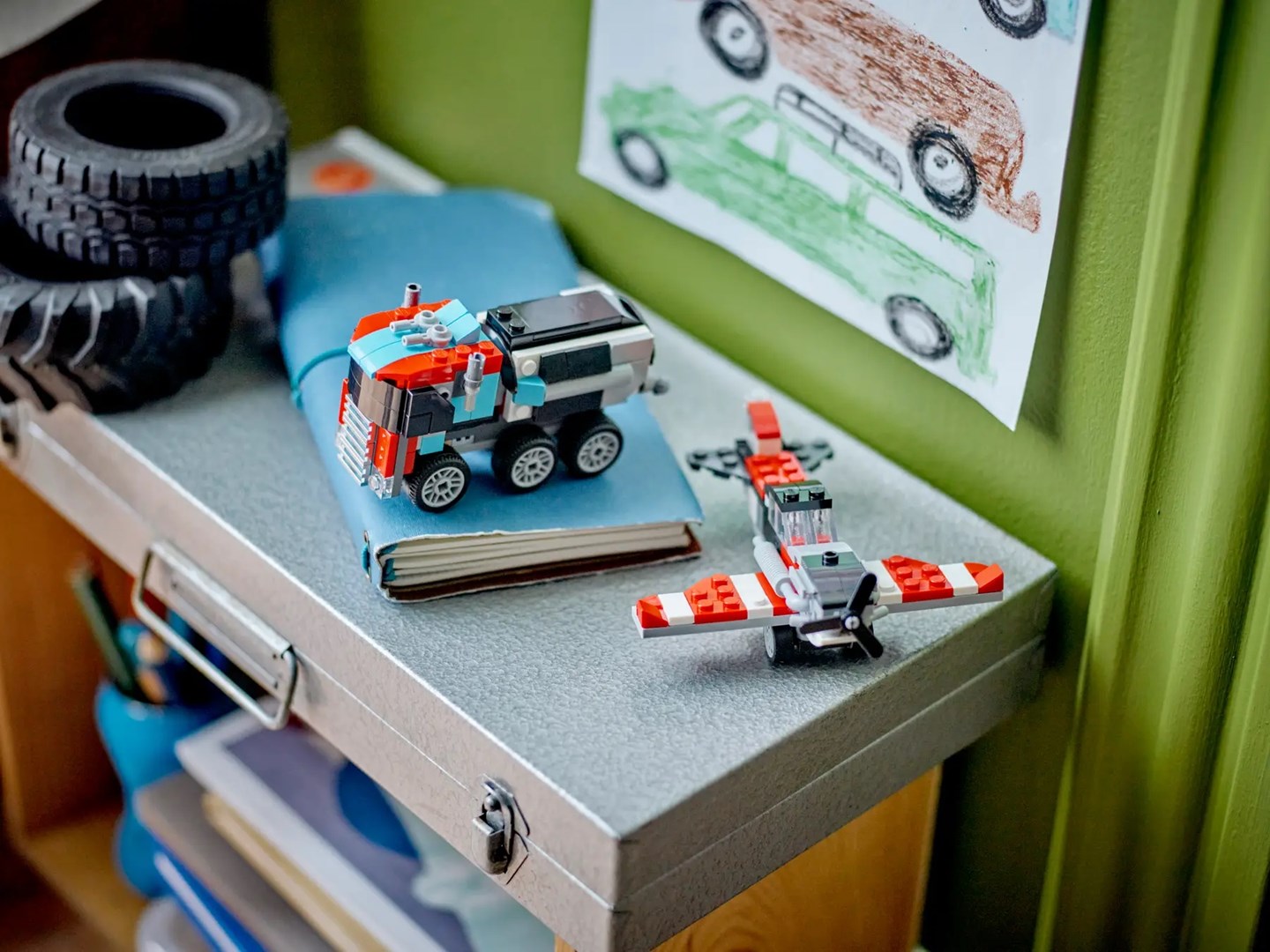 Set LEGO Creator 3 in 1 Flatbed Truck with Helicopter 31146, kamion dhe helikopter, shumëngjyrësh
