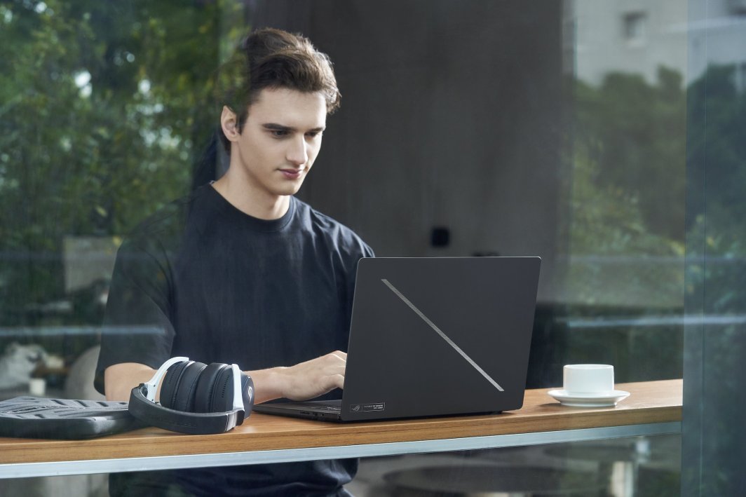 Laptop Asus ROG Strix Scar 18 (2024) G834JYR-R6019W, 18", Intel Core i9-14900HX, 32GB RAM, 2TB SSD, Nvidia RTX 4090