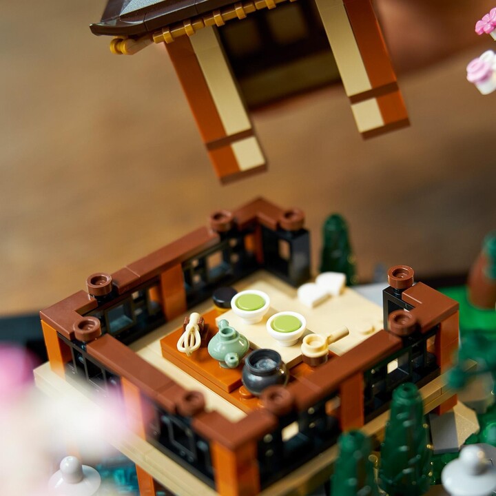 Set LEGO® Icons 10315 Quiet Garden, 1363 pjesë