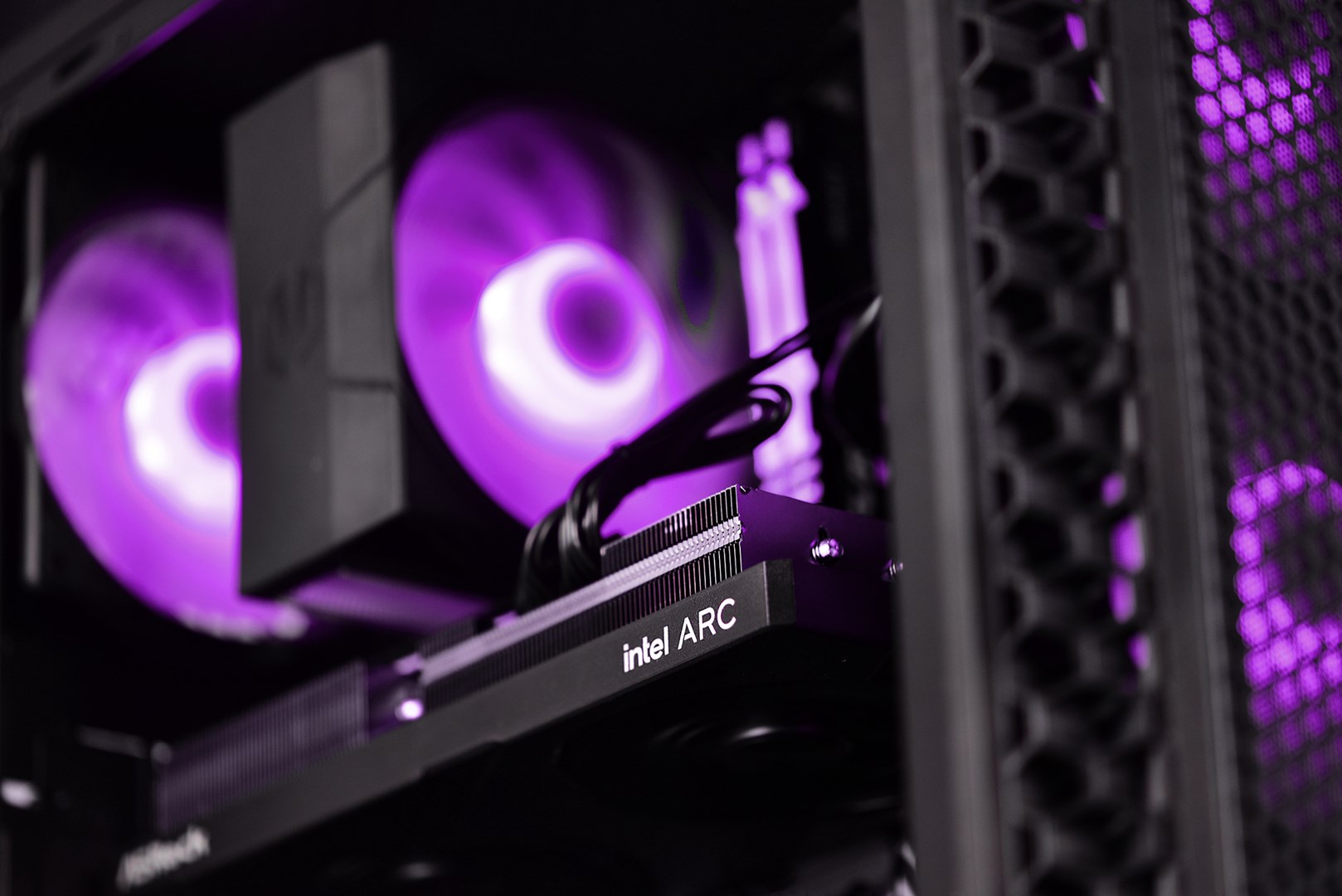 Kompjuter Actina, Ryzen 7 5700X 32GB 1TB RTX 4060, i zi