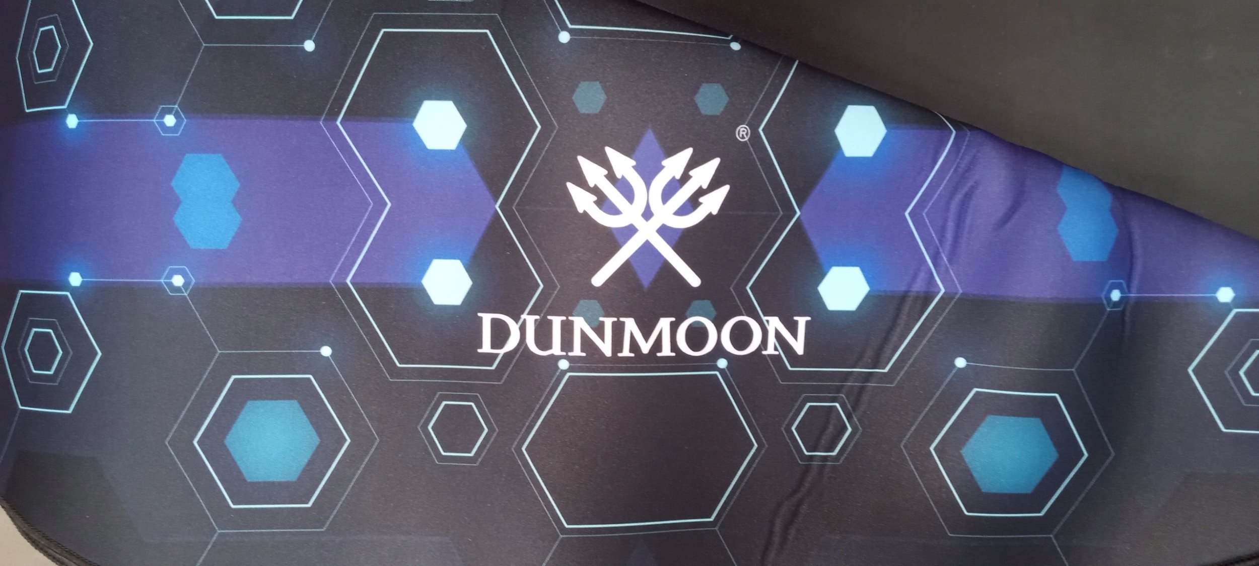 Tapet gaming për karrige Dunmoon 25956, 120 cm, efekt kundër rrëshqitjes, i zi