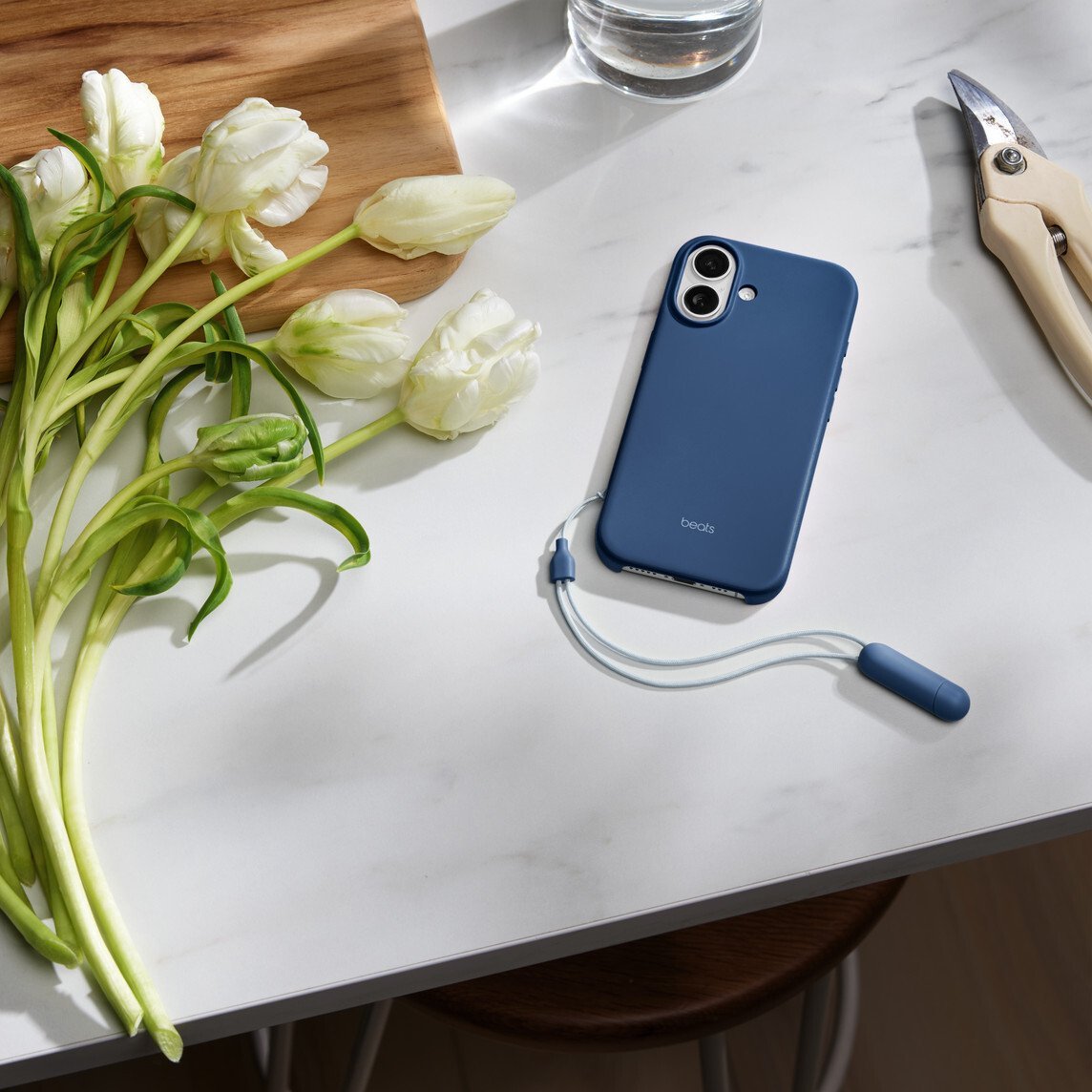 Maskë telefoni Beats Kickstand Case MagSafe, për iPhone 17, me këmbë mbështetëse, blu
