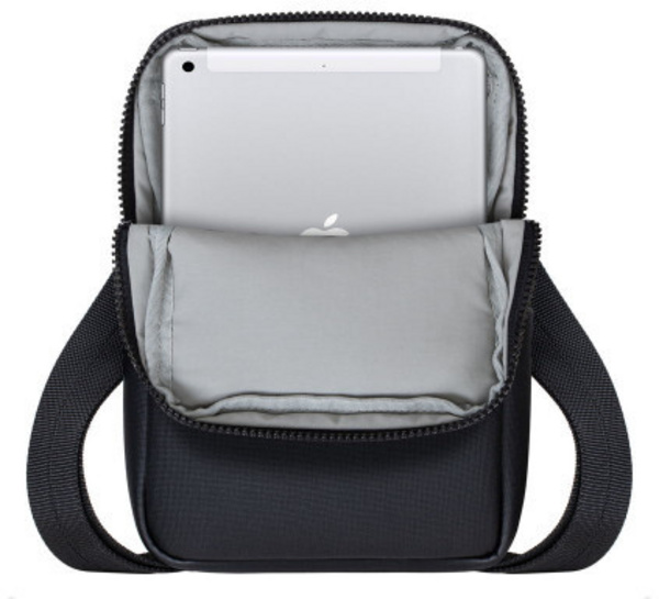 Çantë RivaCase për tablet deri në 8", e zezë