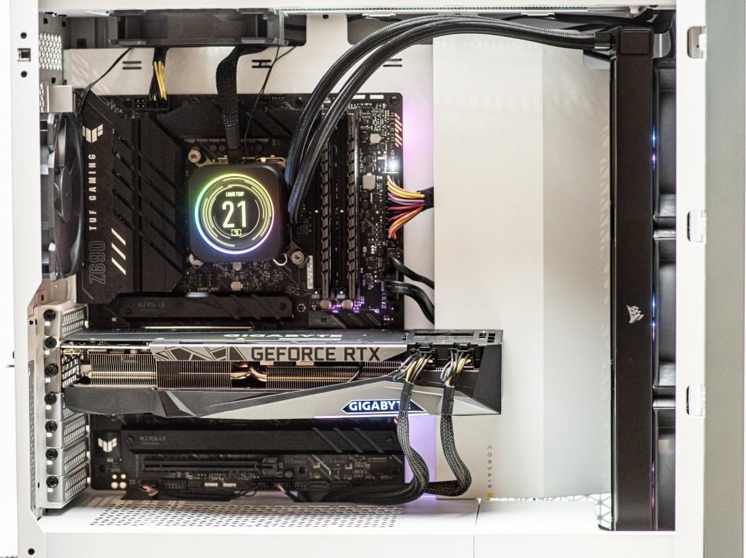 Kompjuter gaming Game X G900, Ryzen 9 7950X, 32GB RAM, 1TB SSD, i bardhë