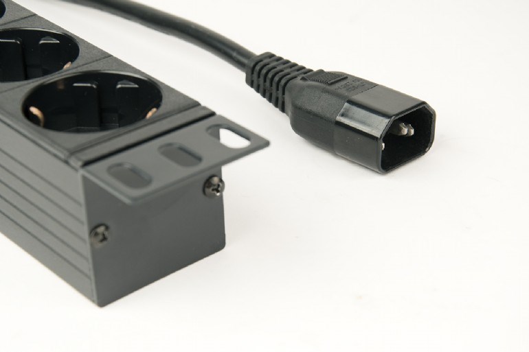 Njësi shpërndarëse energjie Gembird EG-PDU-014-C14, 8 dalje Schuko, 1U, e zezë