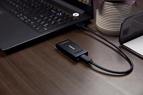 SSD i jashtëm Kingston SXS1000, 2TB, USB 3.2 Gen 2x2 Type C, i zi