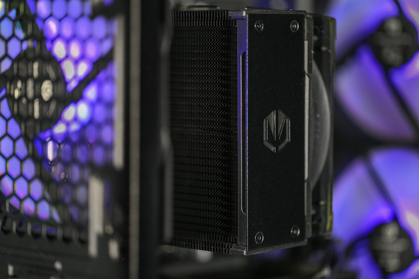 Kompjuter gaming Actina 5901443421214, Ryzen 5, 32GB RAM, 1TB SSD, GeForce RTX 5060, i zi