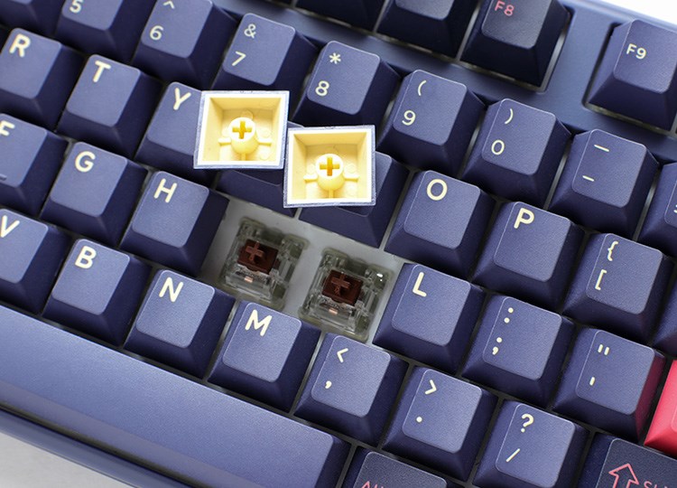 Tastierë lojërash Ducky One 3 Cosmic PBT, Cherry MX Ergo Clear, e zezë/vjollcë