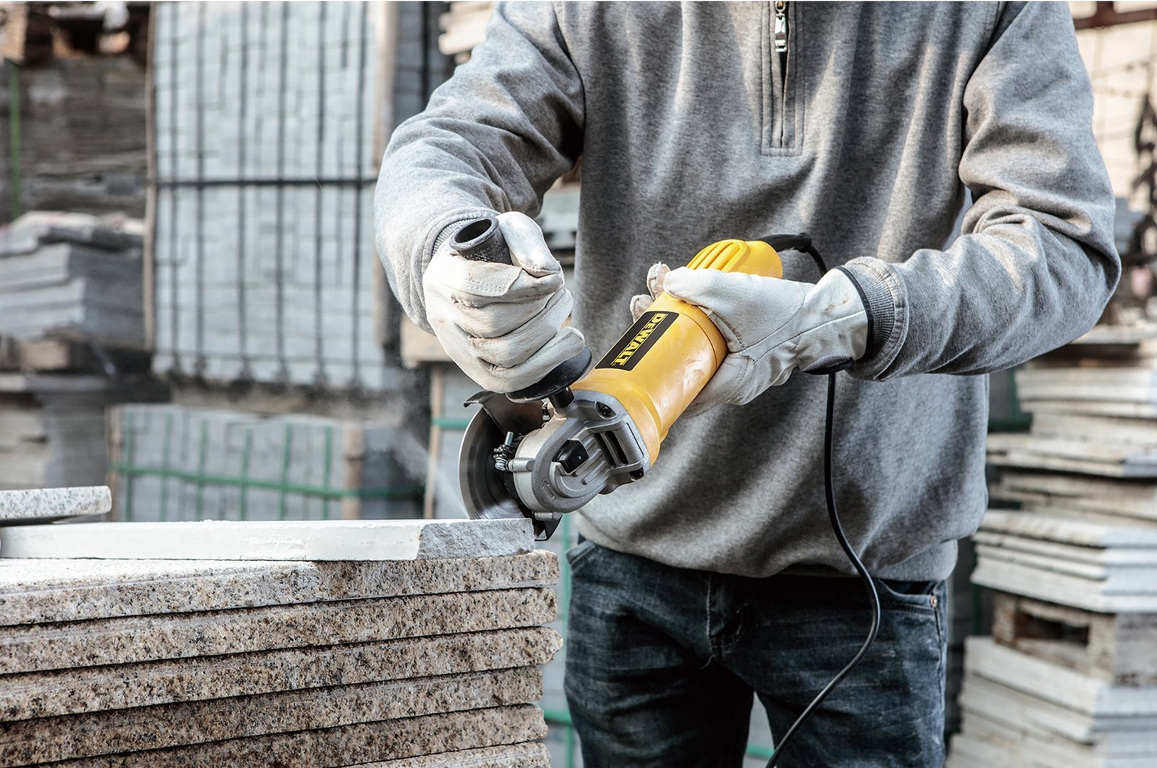Mulli këndor Dewalt DWE4117, 950W, disk 125mm, i verdhë