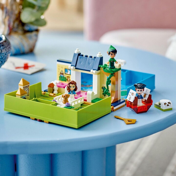 Set LEGO® I Disney 43220 Peter Pan and Wendy and their Storybook Adventures 43220, 111 pjesë
