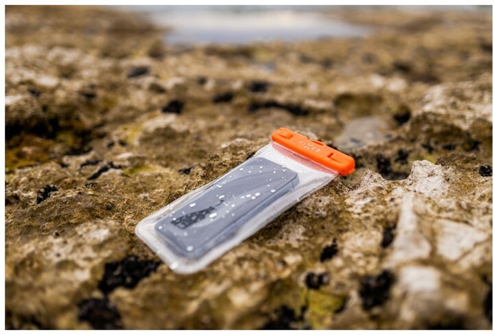 Këllëf i papërshkueshëm nga uji FIXED Float për celular, universal, IPX8, i zi 